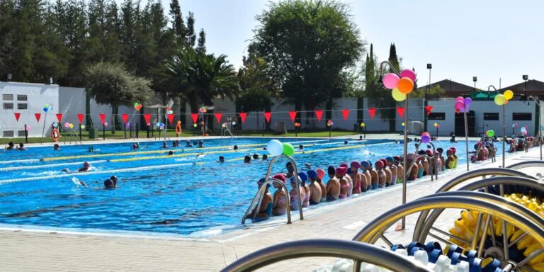 Muere un joven de 21 años en la piscina municipal de Los Palacios y Villafranca