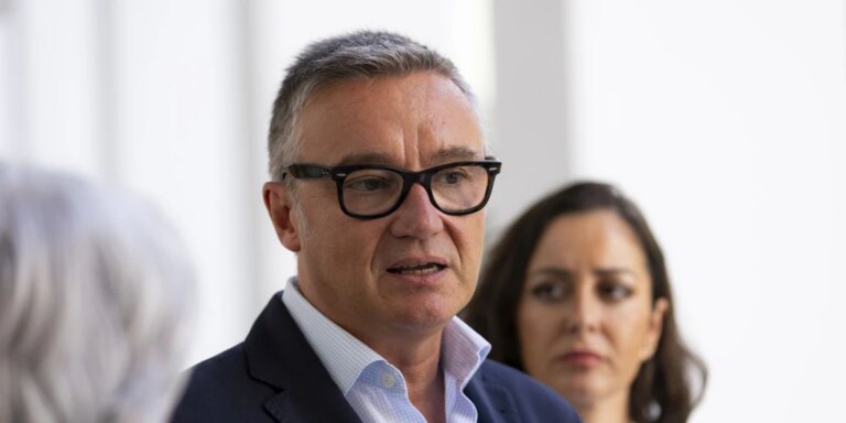 Vox achaca la delincuencia en Andalucía a «la inmigración ilegal, el narcotráfico y la okupación»