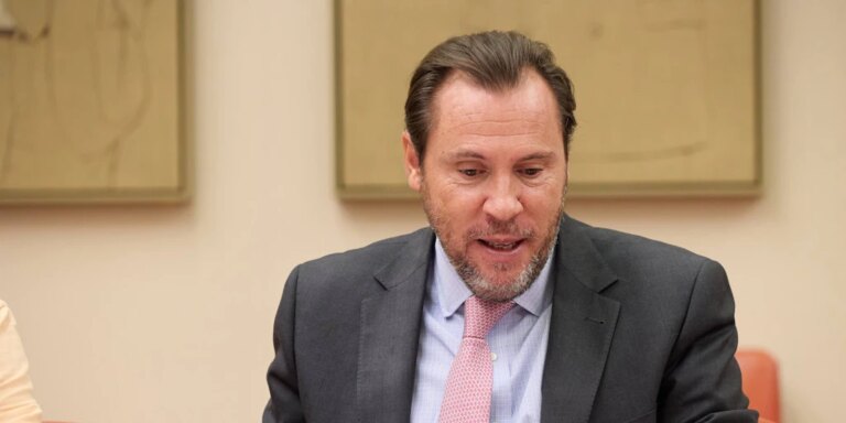 Óscar Puente reconoce que el ancho de la ferrovía gallega propicia que se produzcan incidencias