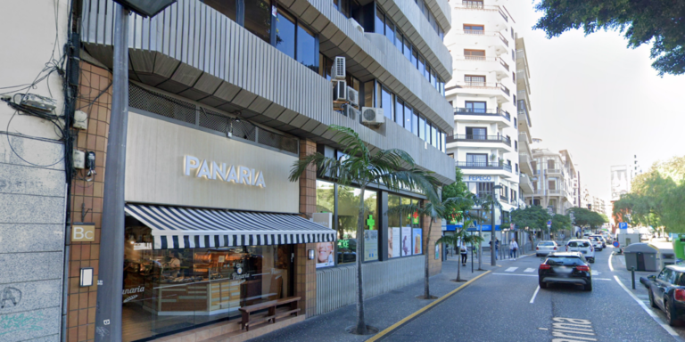 Dos trabajadoras quedan atrapadas en una panadería de Tenerife después de que se derrumbara el techo del local