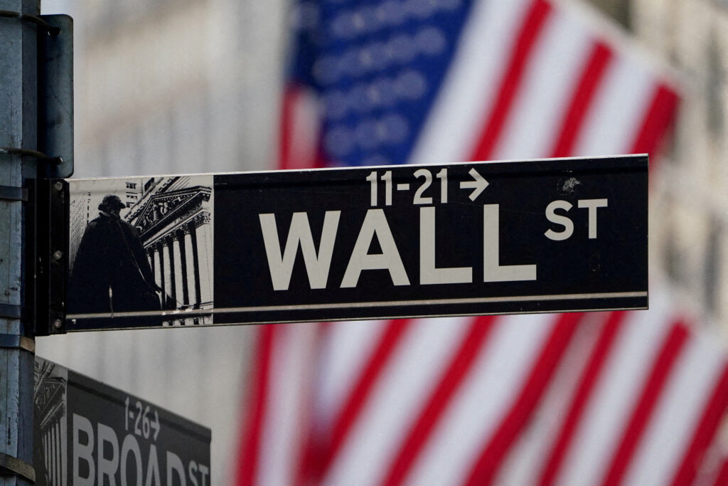 Signo mixto en Wall Street: el PCE se mantiene y mejora las previsiones