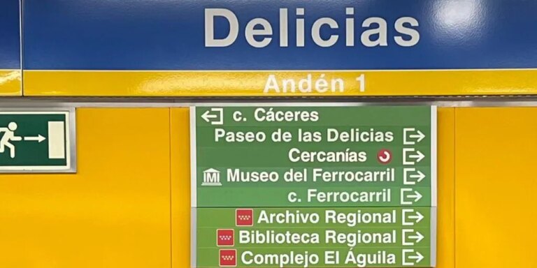 Los carteles de Metro informan por dónde llegar a museos, bibliotecas y centros de interés