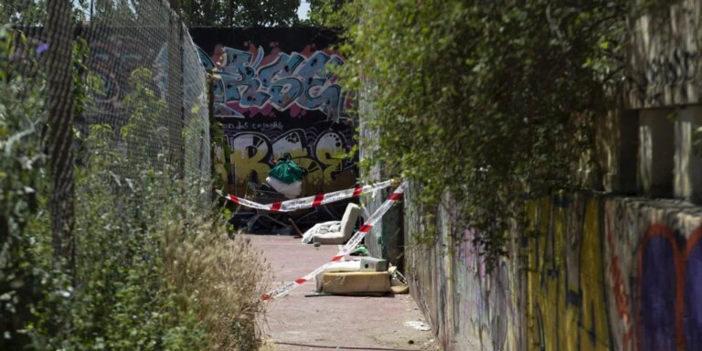 el indigente fue cosido a puñaladas mientras dormía en su chamizo