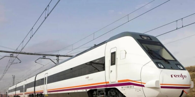 Los viajeros del tren Sevilla-Málaga, otra vez en autobús