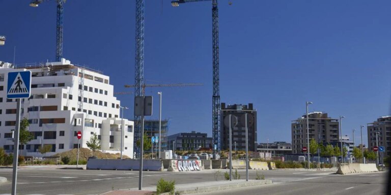 Vecinos de El Cañaveral (Madrid) piden a la Policía investigar si una mafia organizada está detrás de la okupación de 12 viviendas