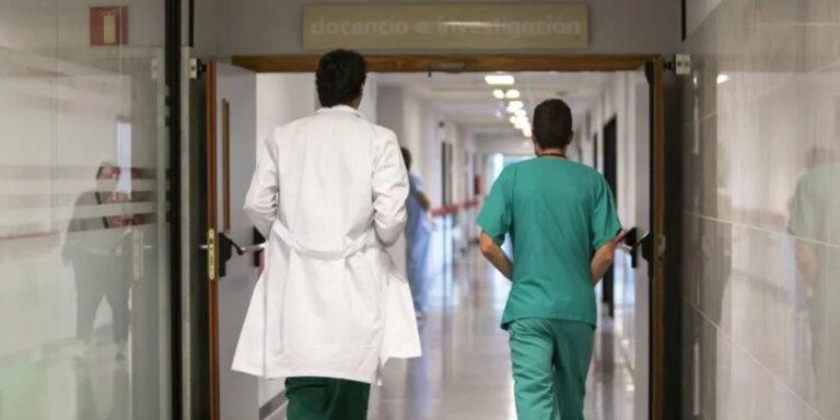 Los bajos salarios y la falta de cualificación llenan de vacantes la tecnología, la salud y los servicios