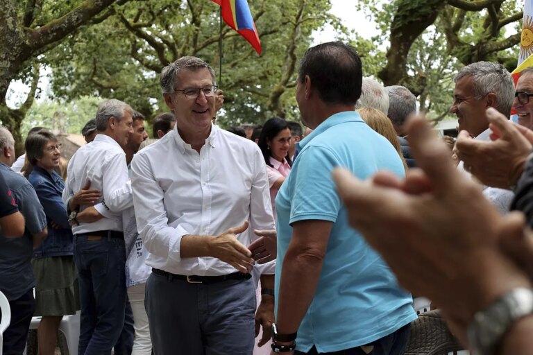 Feijóo arranca el curso político al alza y aventaja ya en 36 escaños a Sánchez