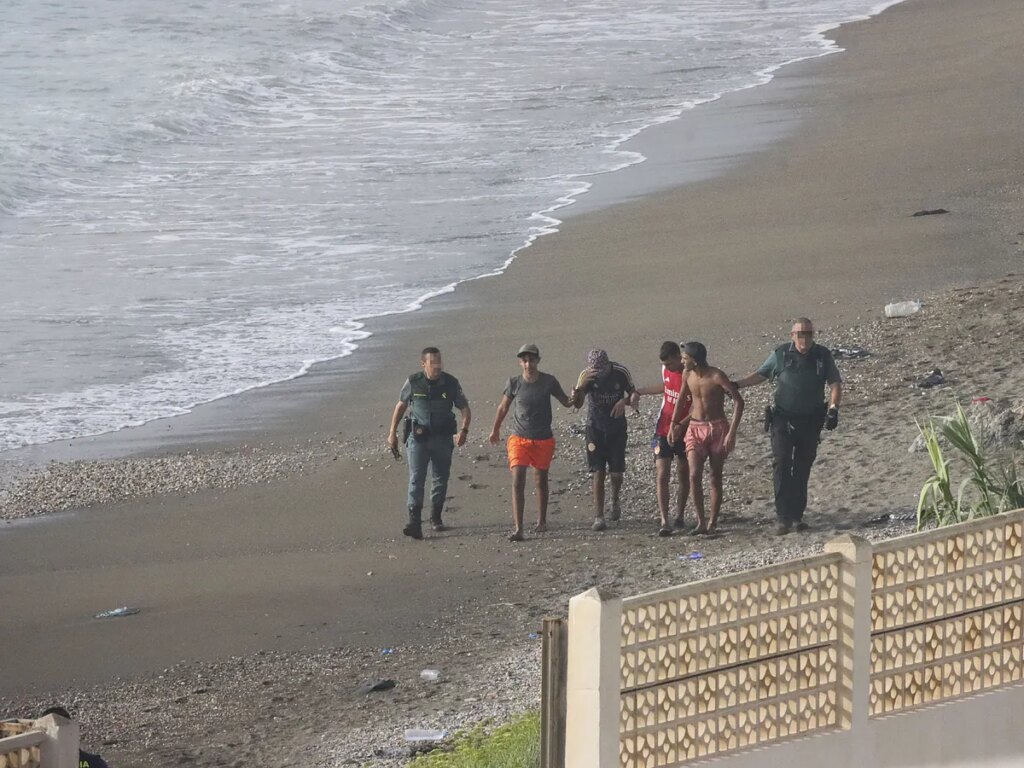 312 migrantes más en sólo 15 días en Ceuta en la crisis de los menores a nado mientras Canarias sigue en cifras de récord