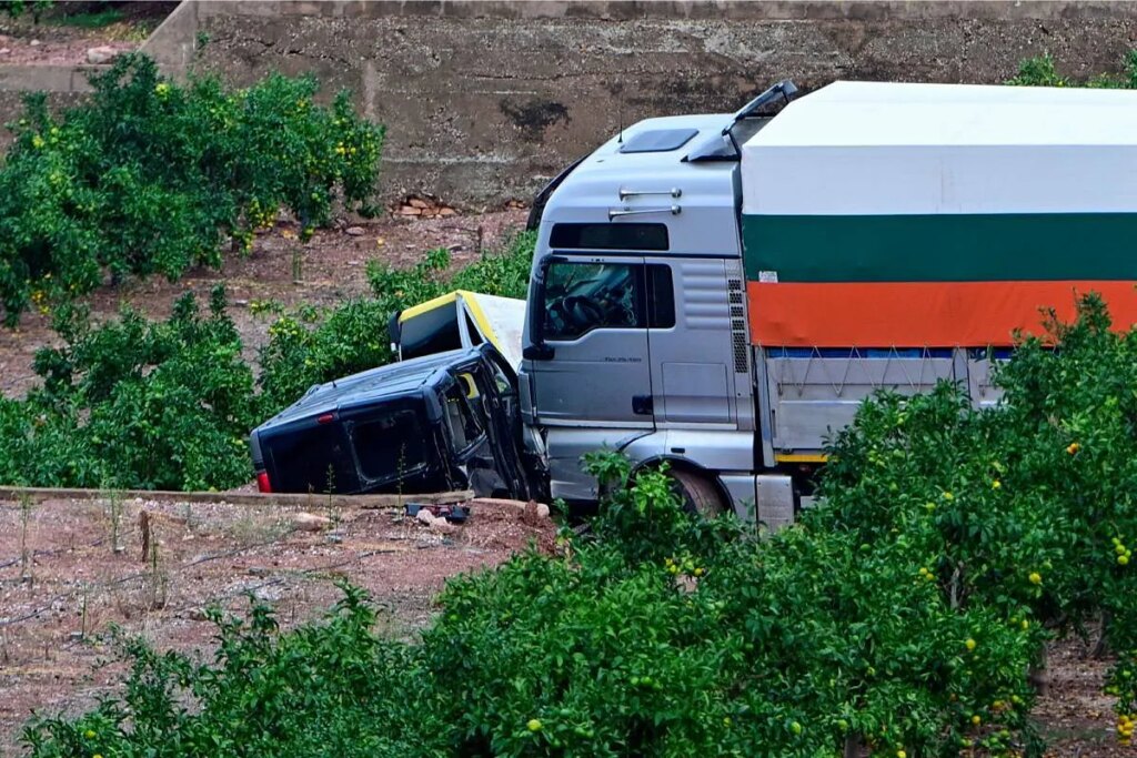 Tres fallecidos y cuatro heridos atropellados por un camión con problemas en los frenos en Benifairó, Valencia