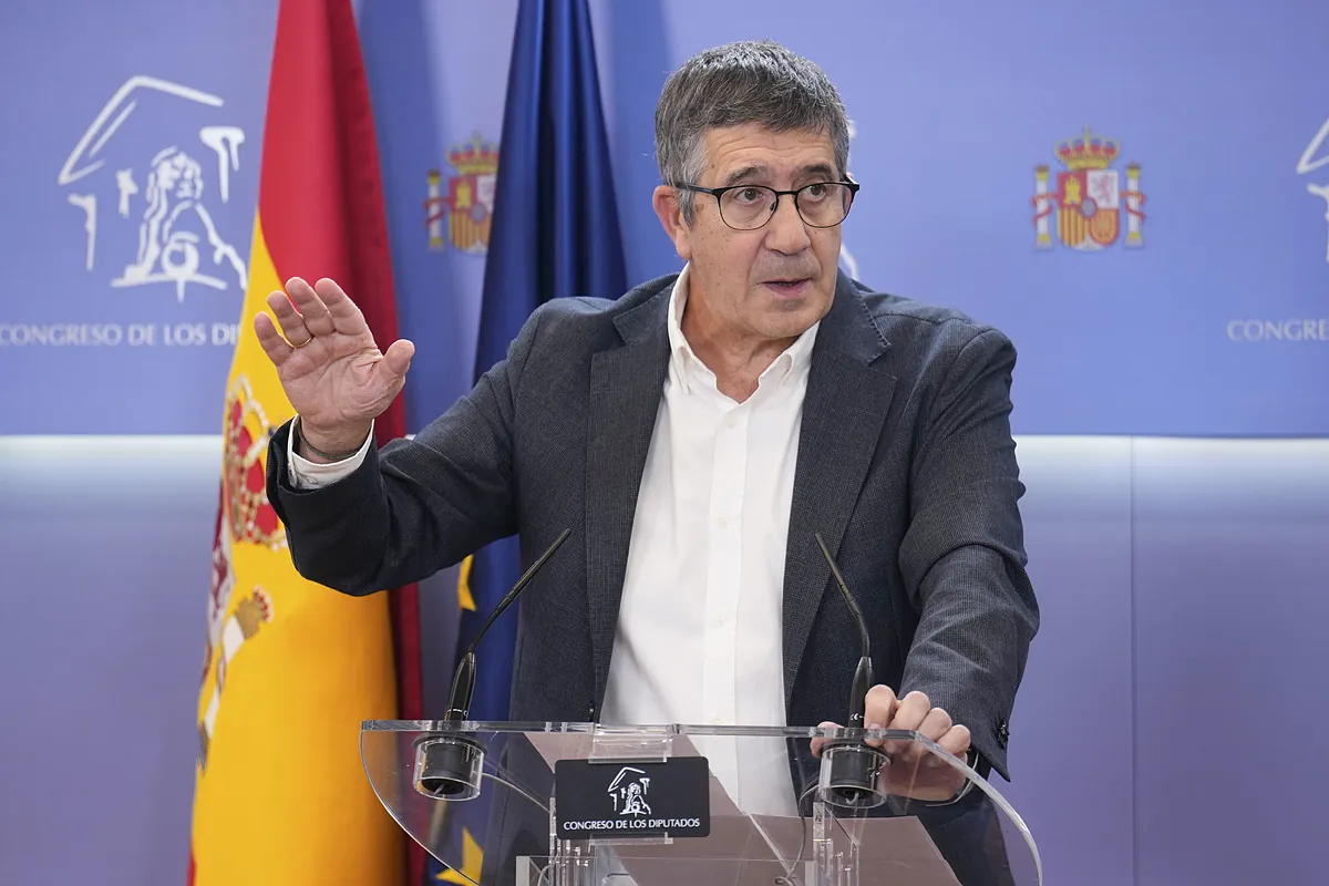Patxi López corrige a la portavoz del PSOE por comparar la financiación singular de Cataluña con la de Cuenca, Soria y Teruel: "No tiene nada que ver"