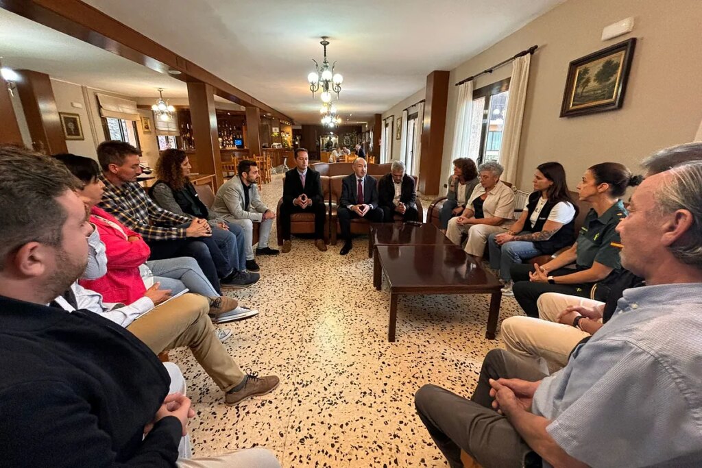 El Gobierno da la bienvenida a los 110 migrantes de Mora de Rubielos y advierte a la Guardia Civil ante posibles incidencias