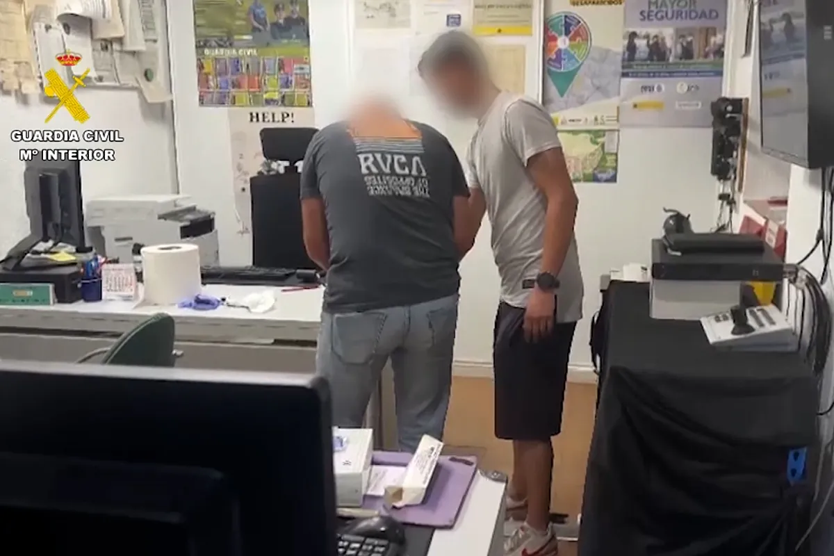 Investigan a un bombero voluntario de Protección Civil como autor de varios incendios intencionados en Ávila y Madrid