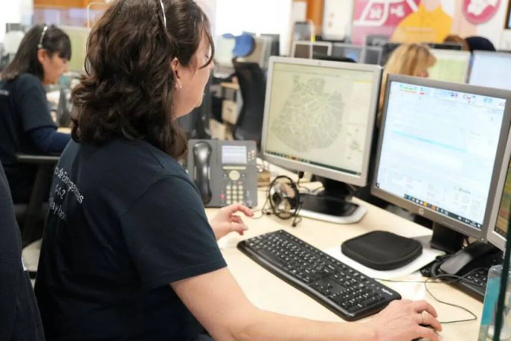 Nueve hospitalizados, entre ellos 5 menores, tras subirse un turismo a una acera en Valladolid