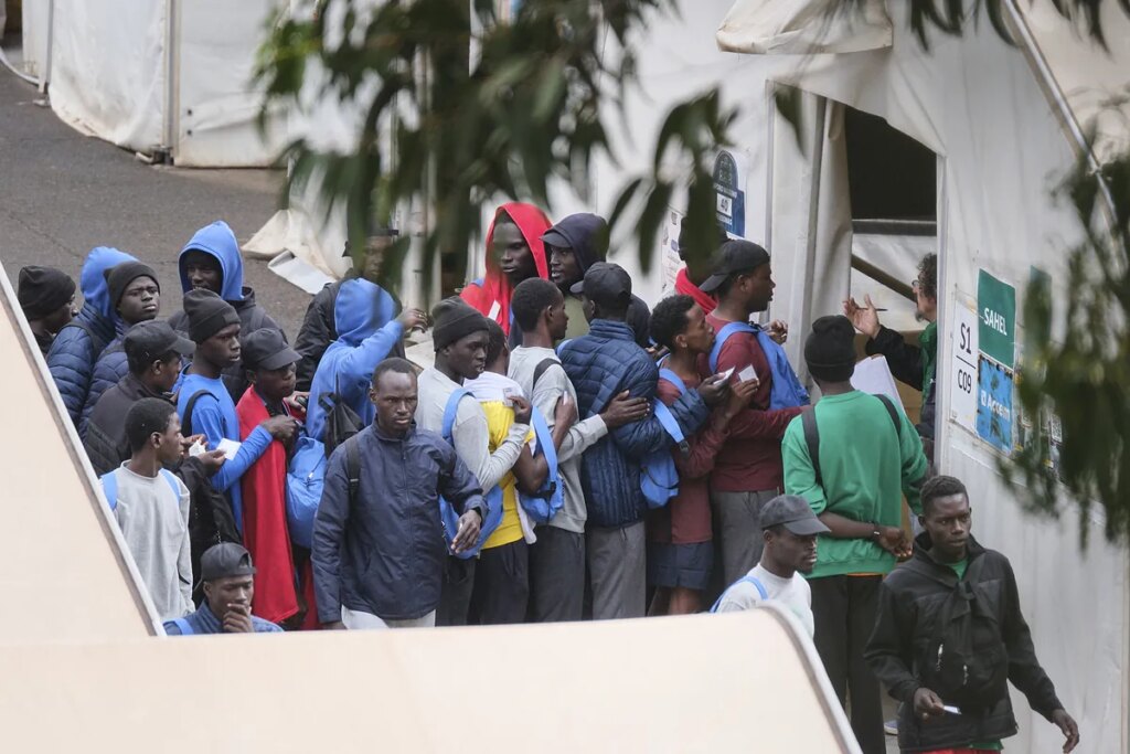 El Cabildo rechaza los centros de menores migrantes en La Laguna propuestos por Defensa: "Tenerife dice no"