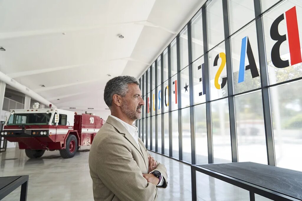 Javier Ruiz, alcalde de Rota: "La base militar genera más empleo y más estable que el turismo"