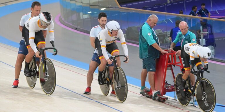 Alfonso Cabello agranda su leyenda con otra plata por equipos en París 2024