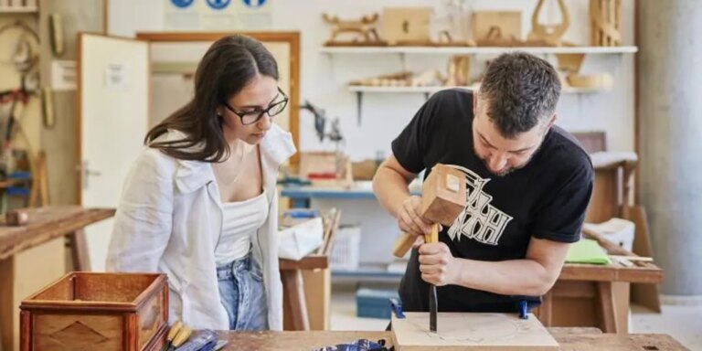 La FP se impone a la universidad en demanda de empleo en Galicia