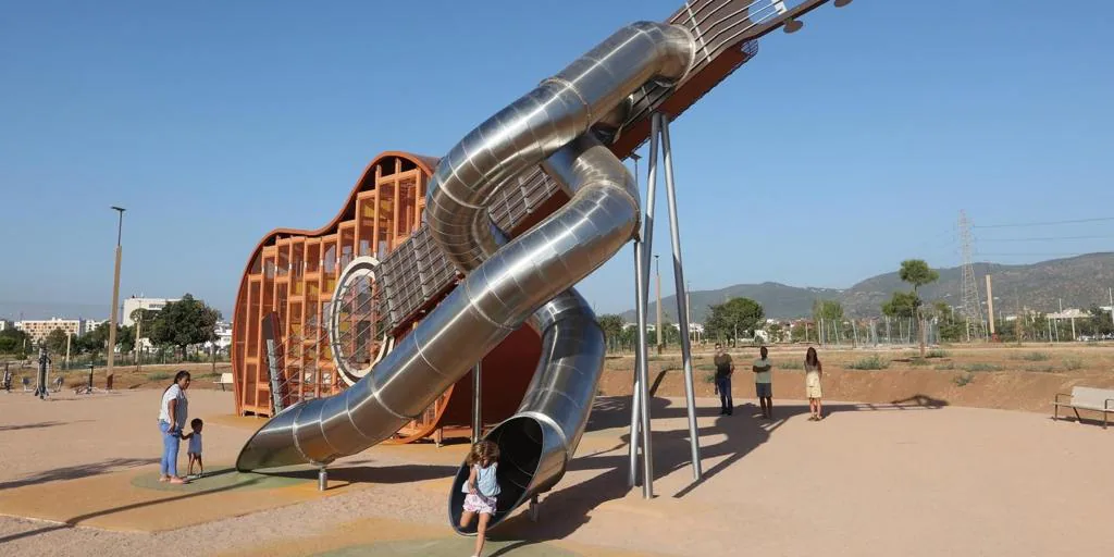 Cinco curiosidades y polémicas de la guitarra gigante del parque del Flamenco de Córdoba
