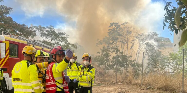 Arde un edificio okupa en Tetuán y deja una gran columna de humo en Madrid