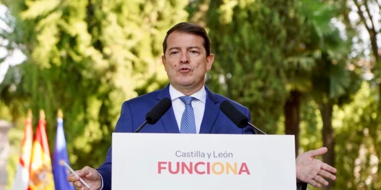 Mañueco acusa a Sánchez de adoptar una «postura de niños» al tratar de crear «grietas» entre los presidentes del PP con la financiación