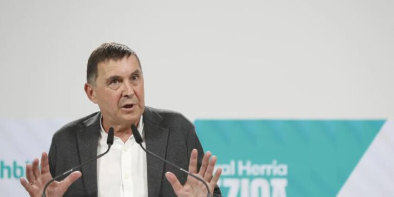 Otegi tacha de «injerencia» el reconocimiento de Edmundo González y pide «sosiego» para Venezuela