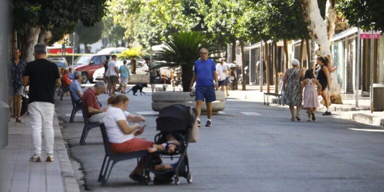 La transformación de la avenida de la Viñuela: un bulevar con bancos y árboles y semipeatonal por las cocheras