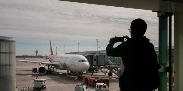 Illa reactiva la ampliación del Aeropuerto de Barcelona pese a la amenaza de ERC y Comunes