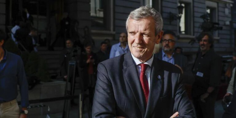 El presidente de la Xunta aplaza un viaje a Brasil para reunirse con Sánchez el 20 de septiembre