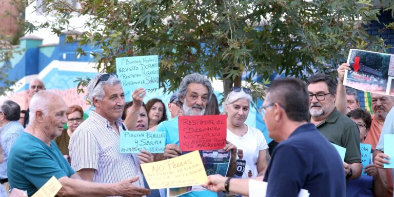 Vecinos de la Fuensanta piden más seguridad y vigilancia en la piscina municipal