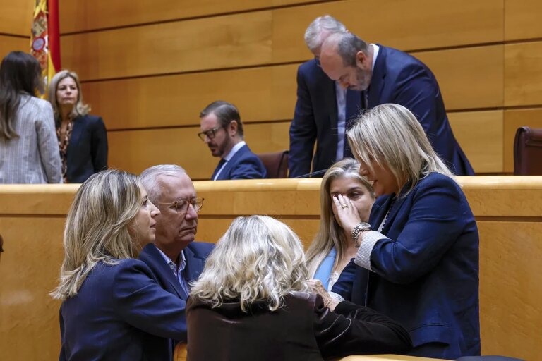 Feijóo reconoce el "error injustificable" del PP en la reforma que beneficia a 44 presos de ETA y encarga a Gamarra negociar con Bolaños para que retire las enmiendas