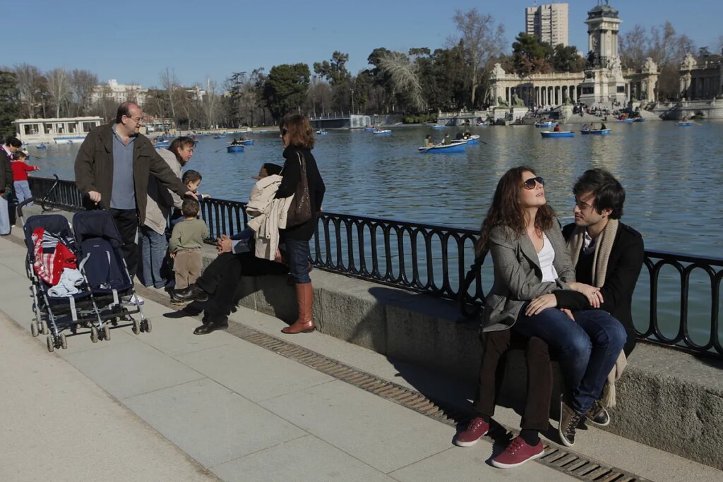 La borrasca Berenice da paso al sol y más de 25 grados en muchas zonas de España pero continúan las lluvias fuertes  y las tormentas en Andalucía