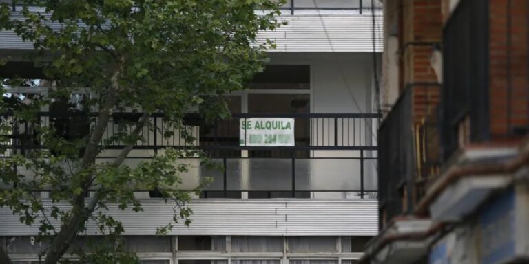 El número de contratos de alquiler se desploma un 17% en Cataluña desde la limitación de precios