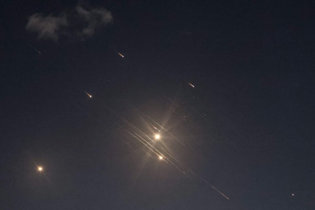 Israel realiza varios ataques contra objetivos militares en Irán