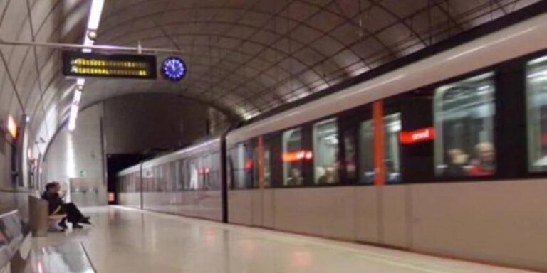 Detenido un joven por arrojar a su pareja a las vías poco antes de pasar el metro en Erandio (Bilbao)