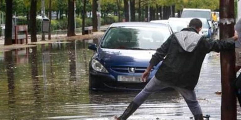 ¿Te ha pillado una riada o una inundación? Descubre cómo, o si puedes, recuperar tu coche