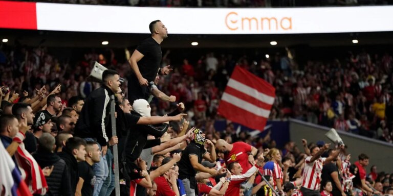 El Atlético identifica y expulsa a un cuarto implicado en los incidentes del derbi madrileño