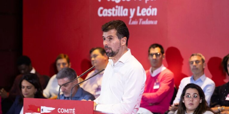 Tudanca se 'rinde' a Sánchez con su futuro aún en el aire
