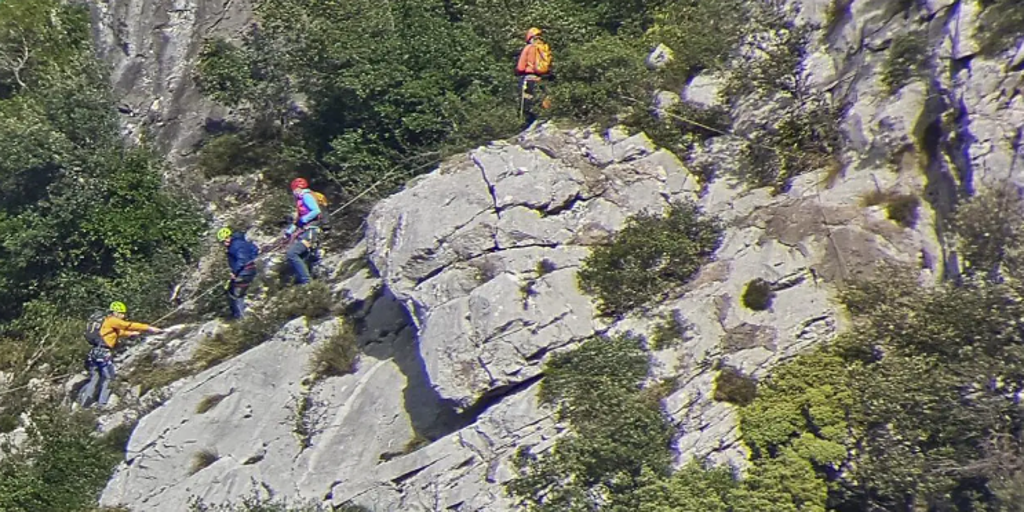 Descubren una cueva intacta en Cantabria tras 80 años: con una biblioteca de la Guerra Civil