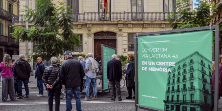 Presión para exigir la salida de la Policía del edificio de Vía Layetana de Barcelona