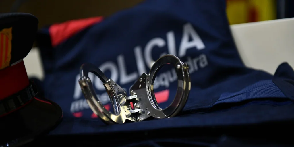 En libertad el agente acusado de vender información a unos narcos: «No es la historia de un capo infiltrado en los Mossos»