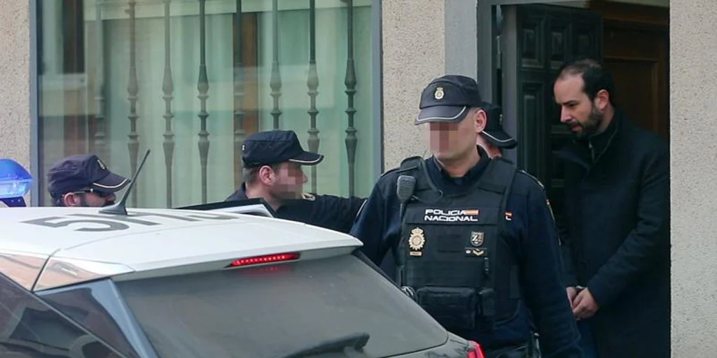 Piden tres años y nueve meses de cárcel para el ex procurador socialista acusado de coaccionar y maltratar a su pareja