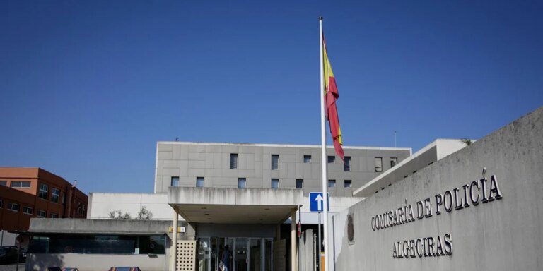 Agrede a su pareja en Algeciras y huye con su bebé de siete meses