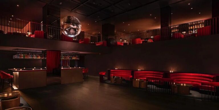 La nueva discoteca clandestina de Madrid que está escondida en un sótano y tiene estilo neoyorquino: dónde está y precio de la entrada