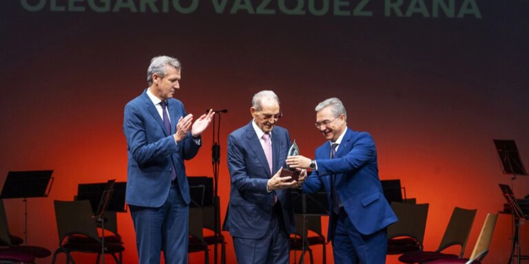 Orense condecora a Olegario Vázquez Raña, ejemplo de «audacia, esfuerzo y sacrificio»