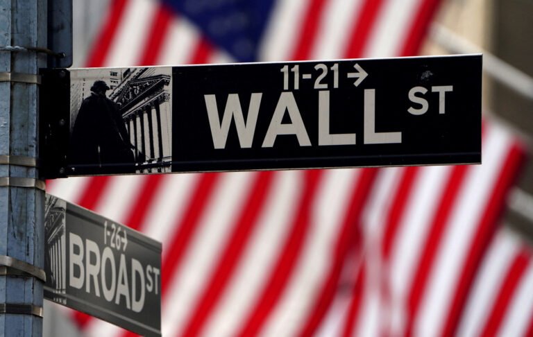Signo mixto en Wall Street con la mirada en los aranceles de Trump y la Fed