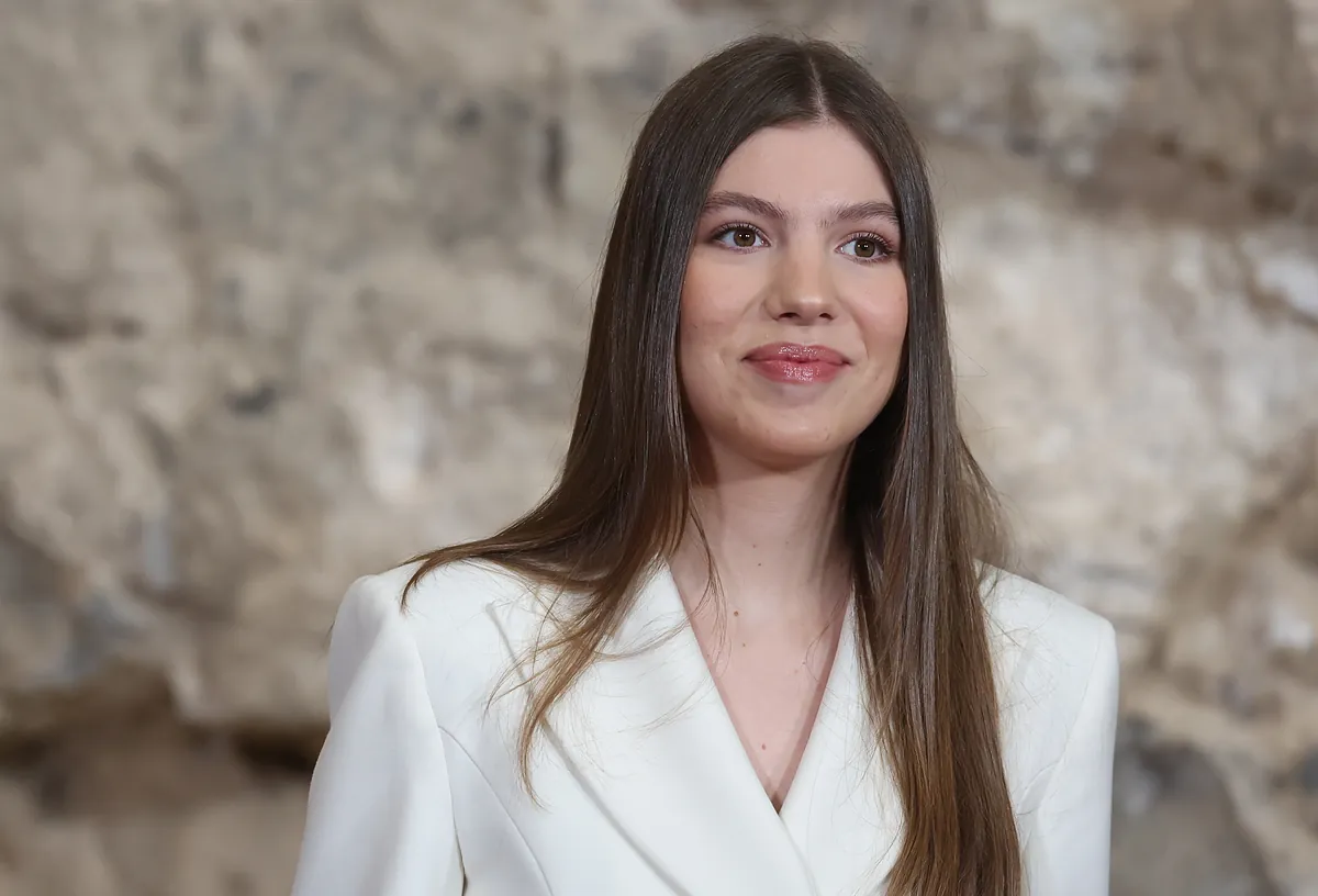 La Infanta Sofía debuta en solitario con la entrega de un premio y el protagonismo institucional