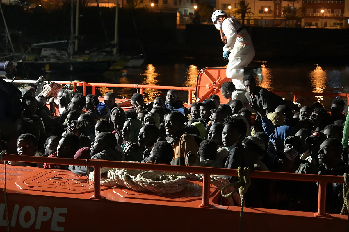 Siete cayucos con al menos 387 migrantes llegan a Canarias el día de Navidad