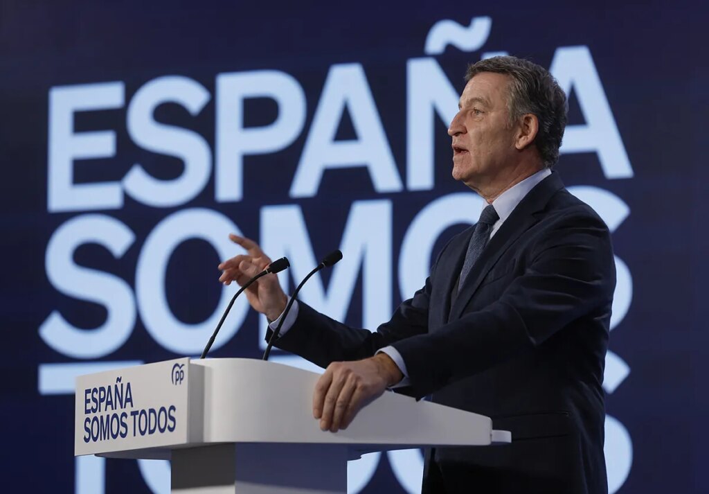 Feijóo recupera la bandera económica del PP contra la euforia de Sánchez: "Debemos más dinero que nunca y pagamos más impuestos que nunca"