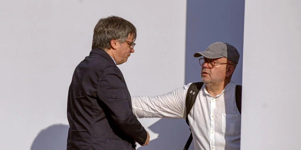 La juez apunta que los tres mossos investigados se coordinaron para evitar la detención de Puigdemont