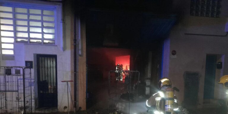Cuatro heridos tras el incendio de un piso en El Prat (Barcelona)